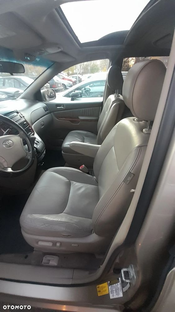 Toyota Sienna 3.3 LE AWD - 26