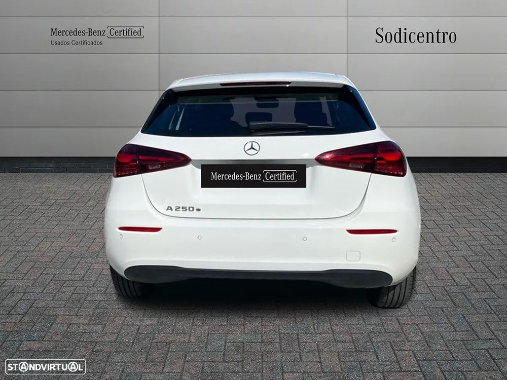 Mercedes-Benz A 250 e - 8