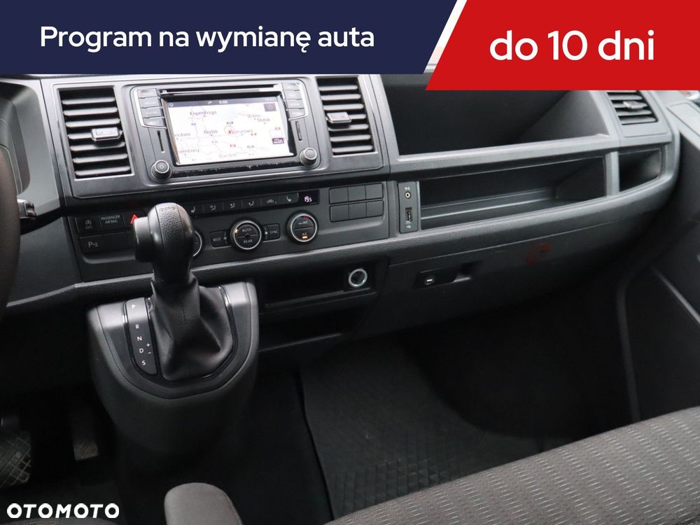 Volkswagen Caravelle - 10