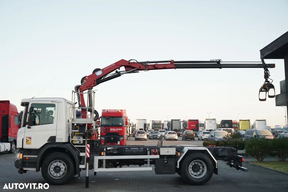 Scania P 280 / 4X2 / ȘASIU - 4,9 M / + HDS HMF 635 / CAPACITATE DE RIDICARE 1.500 KG / ATINGERE MAXIMĂ 6,9 M / GRĂTAR / - 6