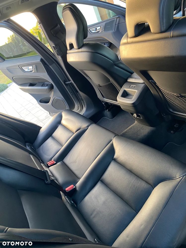 Volvo XC 60 T6 AWD Momentum - 9