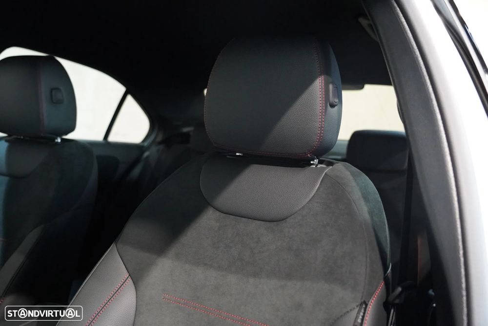 Mercedes-Benz A 250 e - 23