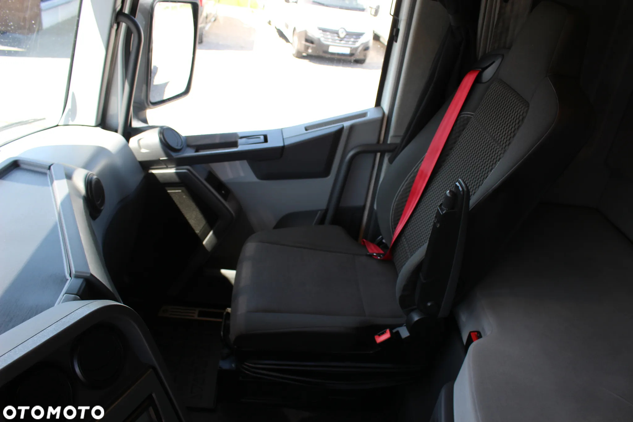Renault T520 *13L* / KLIMA POSTOJOWA / HIGH CAB / 2 ZBIORNIKI /PEŁNY SPOILER /ACC / BL.MOSTU / Euro 6 /**SERWIS FR**/ STAN IDEALNY / - 33