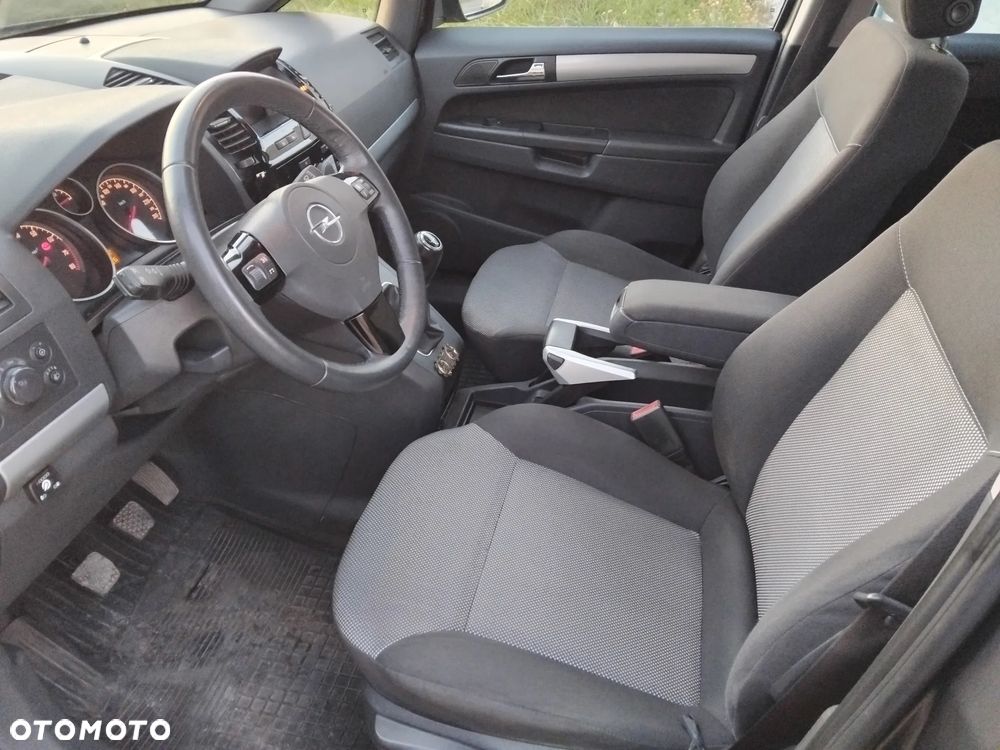 Opel Zafira - 24