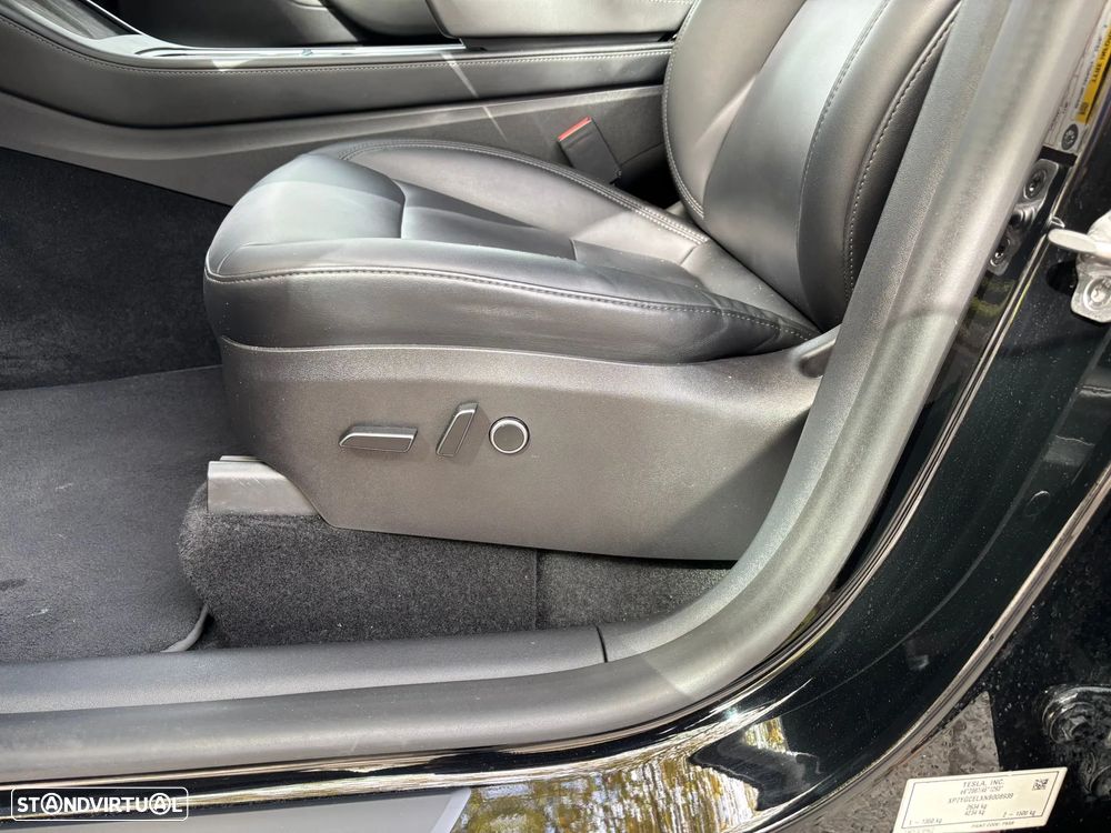 Tesla Model Y - 17