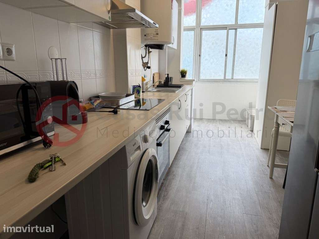 Apartamento T4 remodelado, a 5 minutos do metro do Laranjeiro, Almada - Grande imagem: 4/34