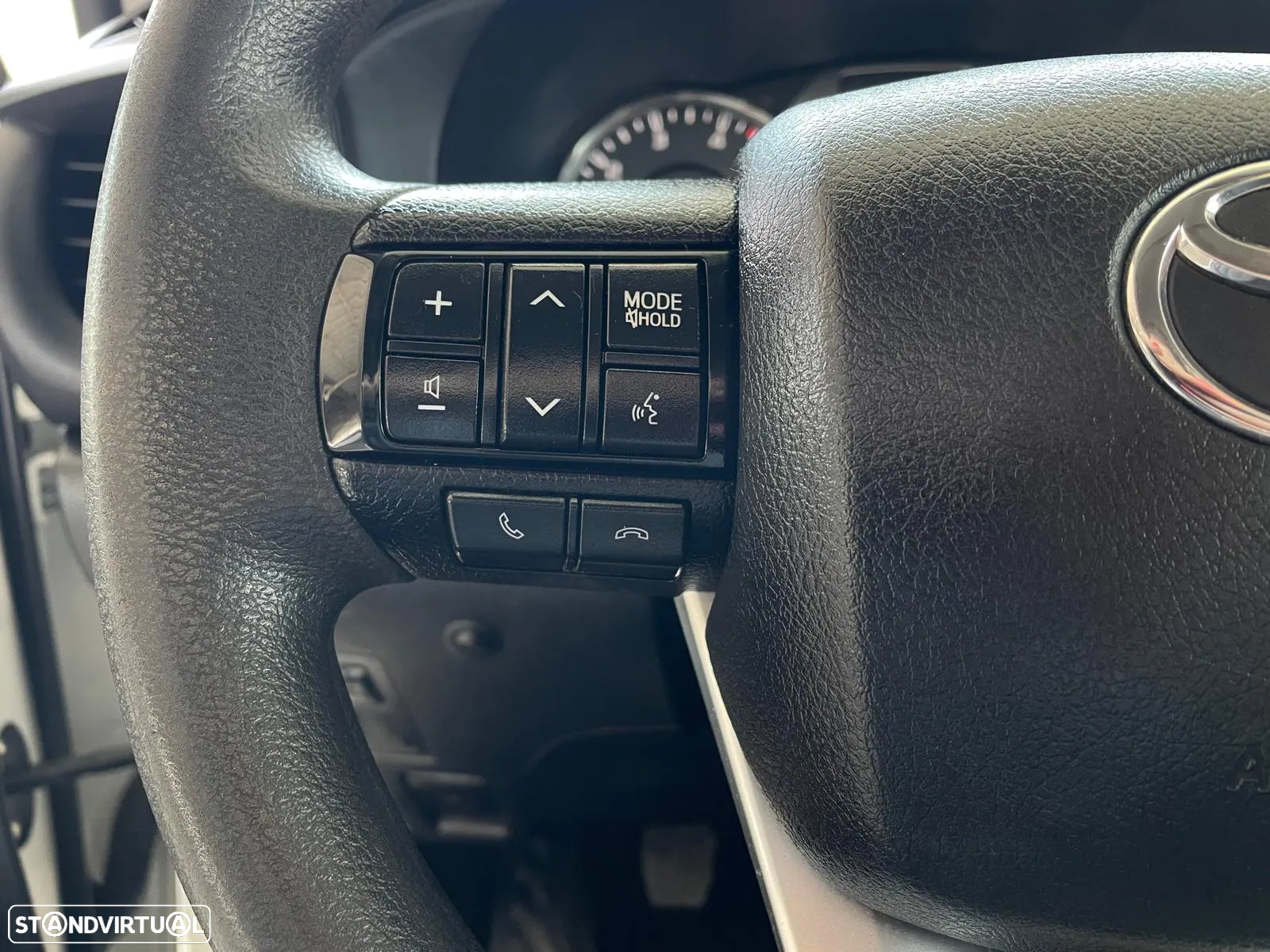 Toyota Hilux 2.4 D-4D 4WD Cab. Simples c/IVA Dedutível - 19