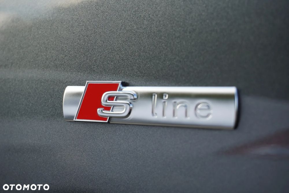 Audi A4 Avant 40 TDI quattro S tronic S line - 38