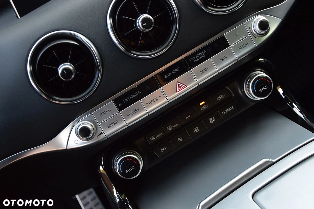 Kia Stinger 3.3 T-GDI V6 GT AWD - 24