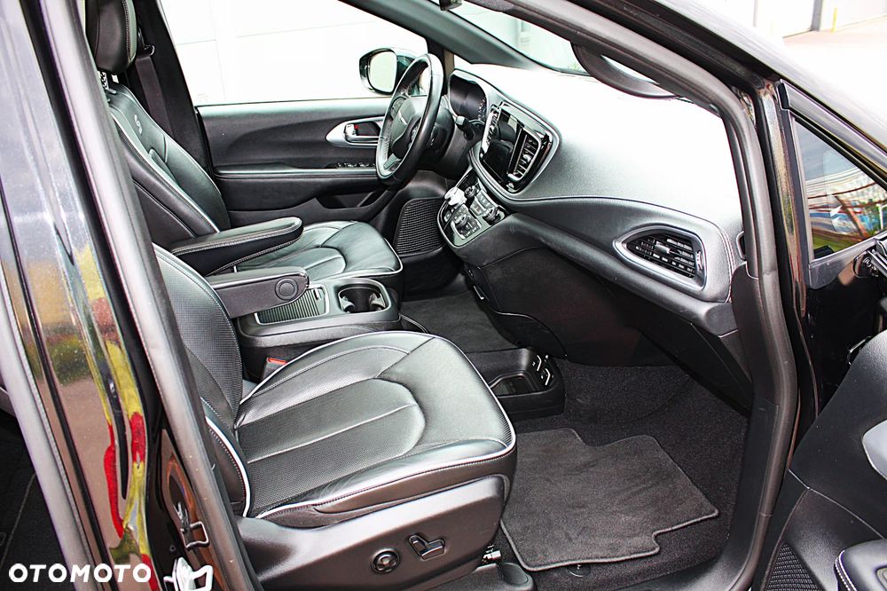 Chrysler Pacifica - 22
