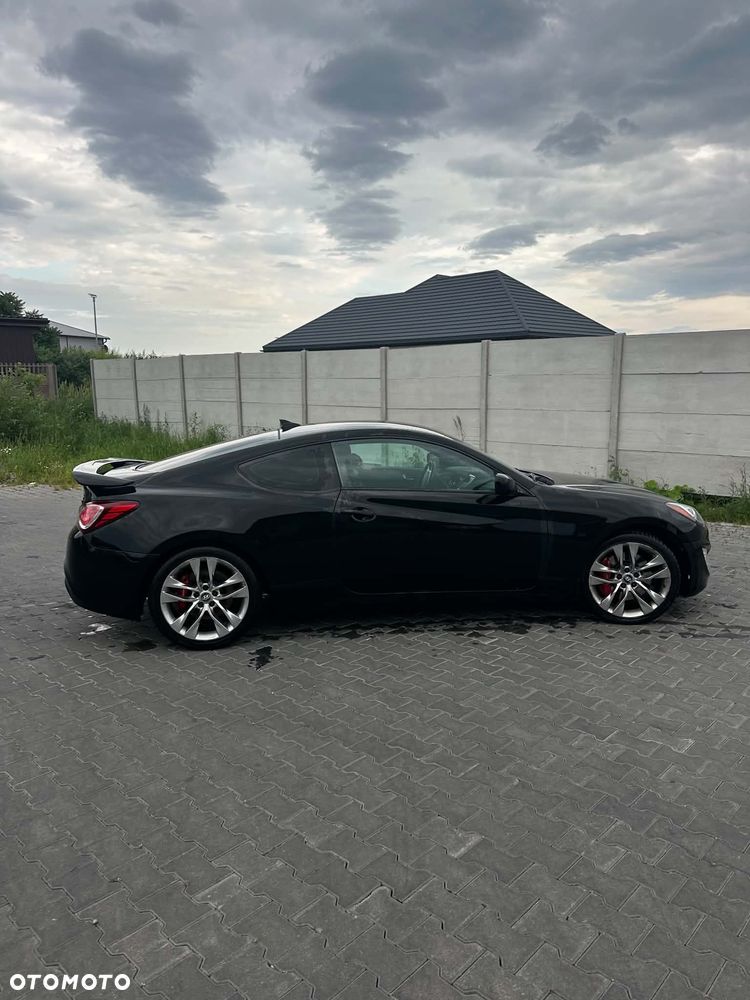 Hyundai Genesis Coupe - 4