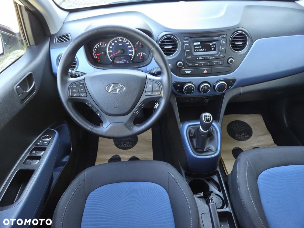 Hyundai i10 1.0 Fifa World Cup Edition - 11