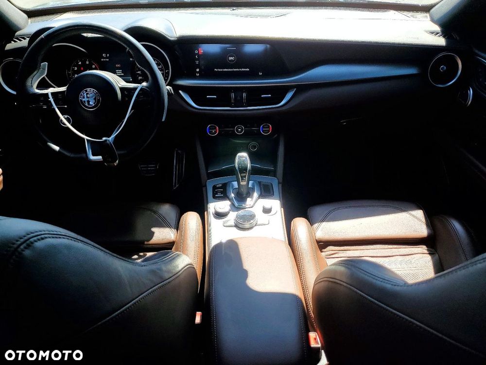 Alfa Romeo Stelvio - 10
