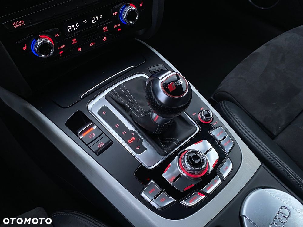 Audi RS4 Avant Standard - 16