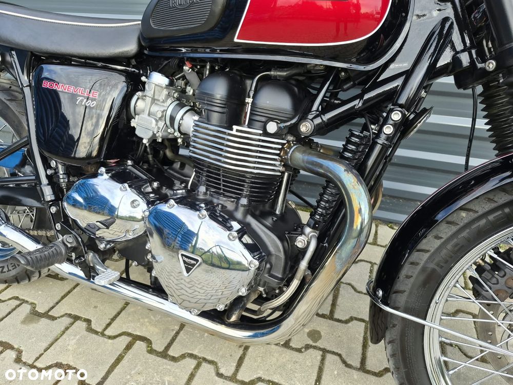 Triumph Bonneville - 21