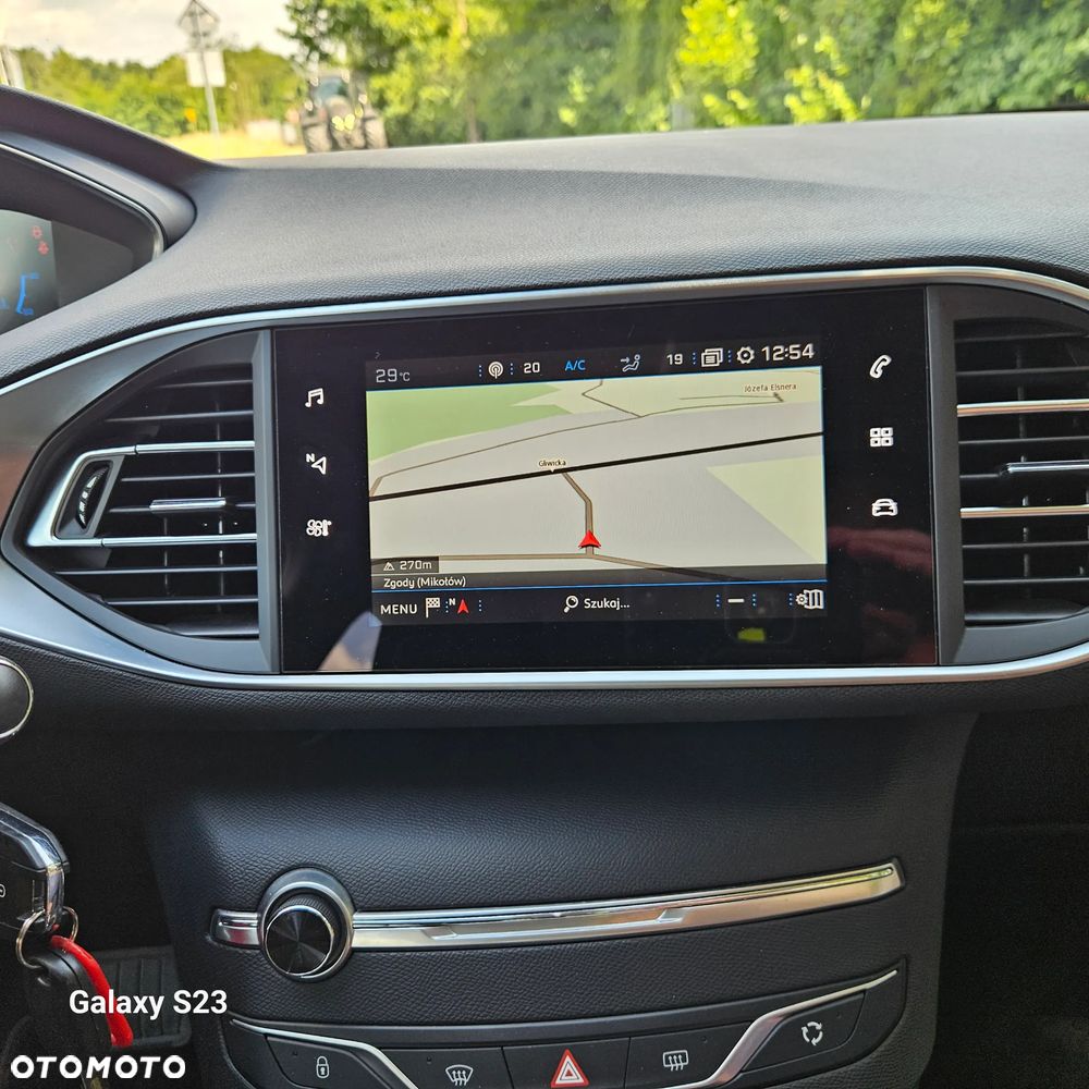 Peugeot 308 BlueHDi 130 EAT8 Allure - 27