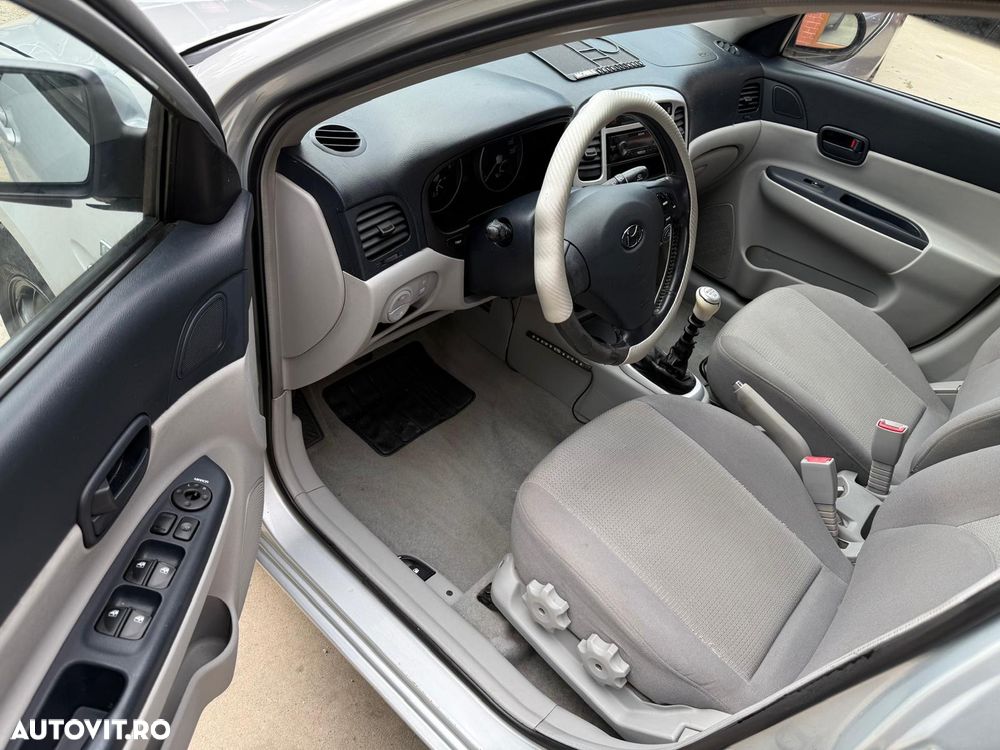 Hyundai Accent - 6
