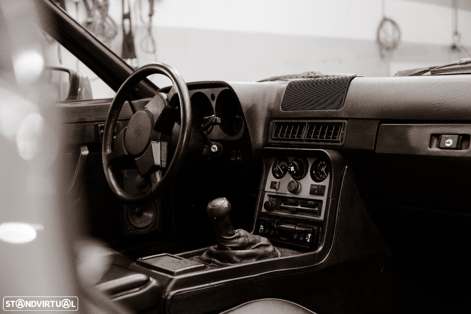 Porsche 944 Standard - 23