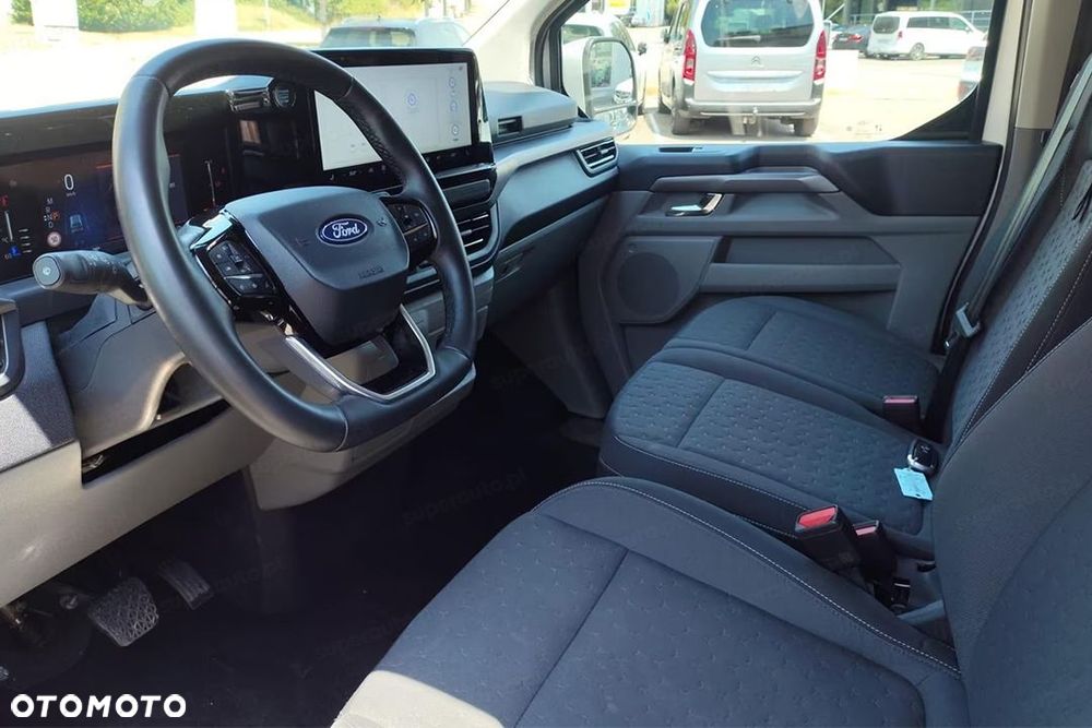 Ford Tourneo Custom - 4