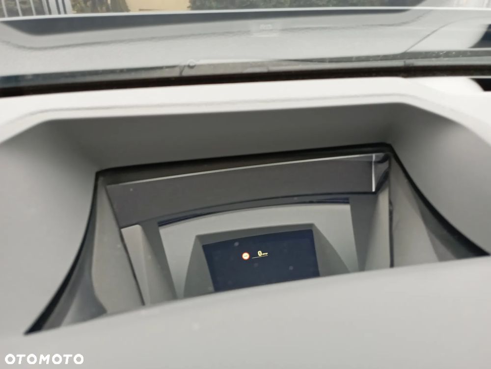 BMW Seria 7 750i xDrive - 28