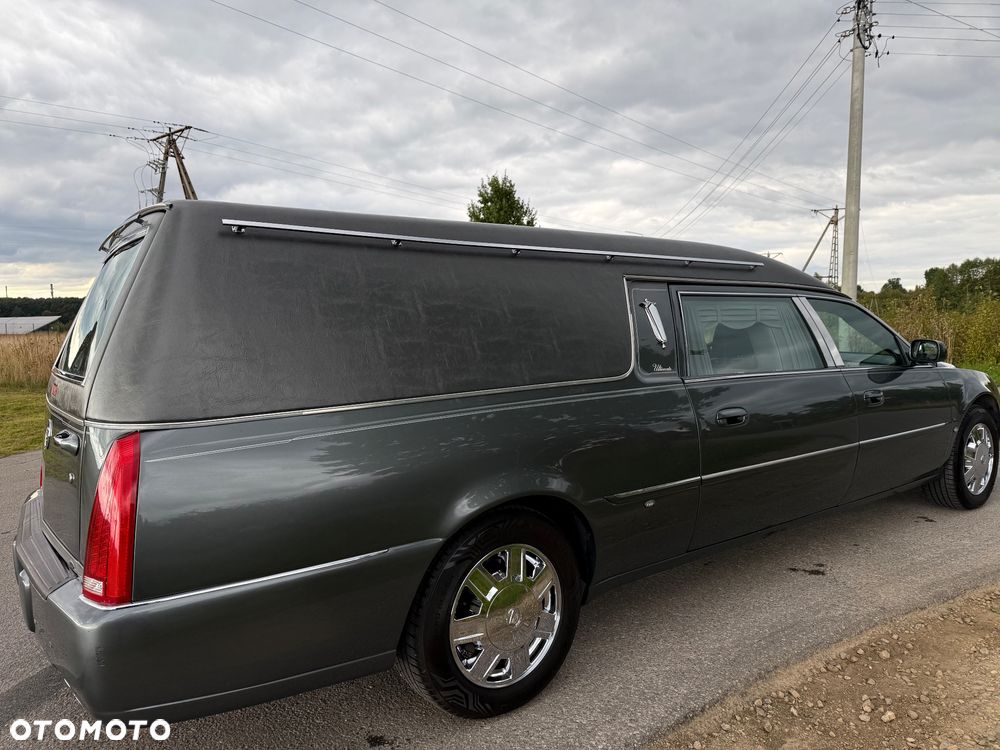 Cadillac DTS - 8