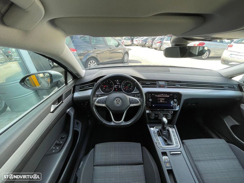 VW Passat Variant 2.0 TDi Business DSG - 25