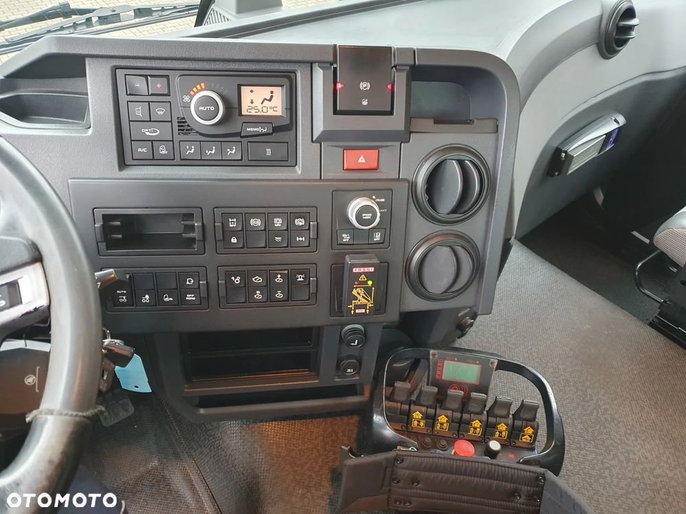 Renault - 9