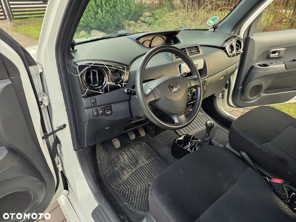 Daihatsu Materia 1.5 - 18