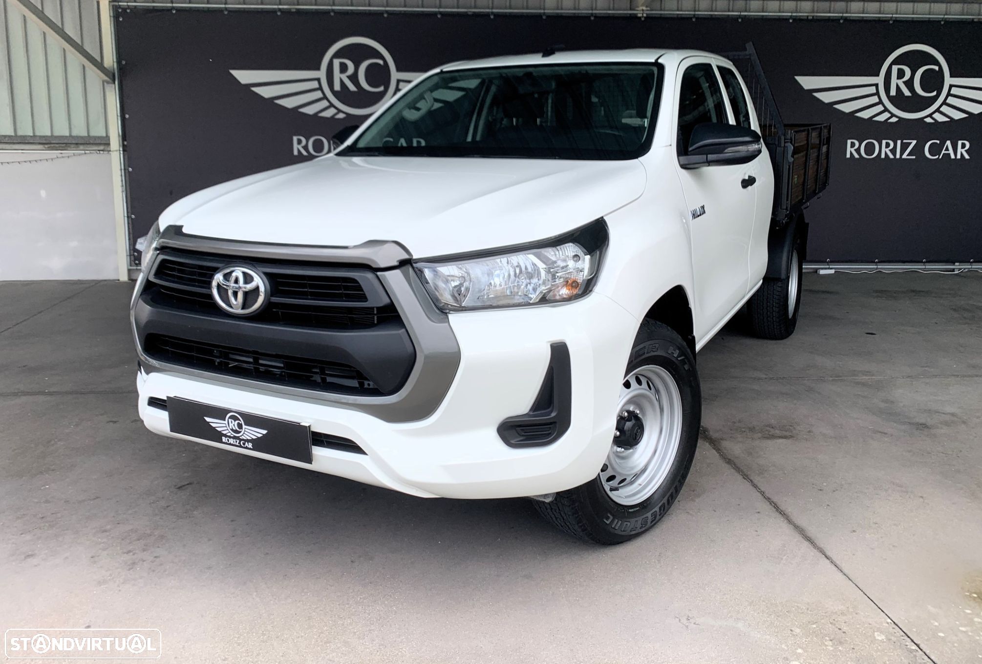 Toyota Hilux 2.4 D-4D 2WD CD Tracker - 1