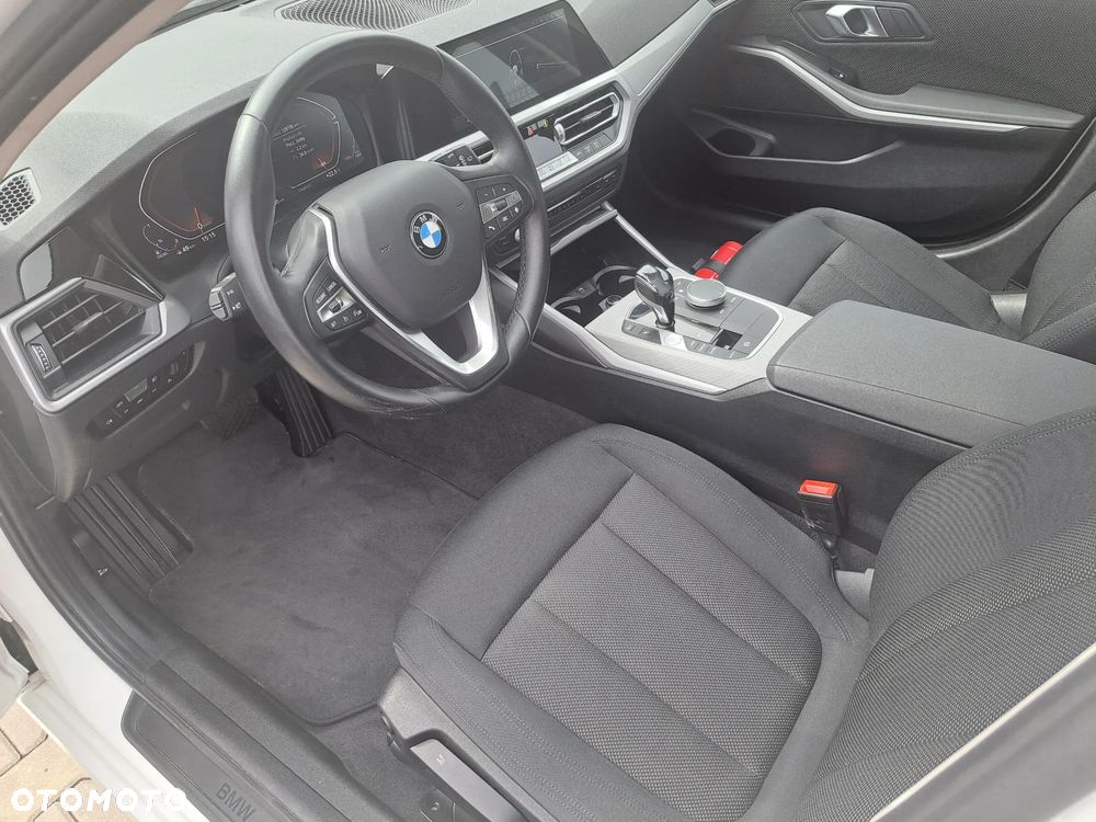 BMW Seria 3 318d mHEV M Sport - 9