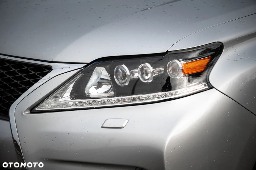 Lexus RX - 9