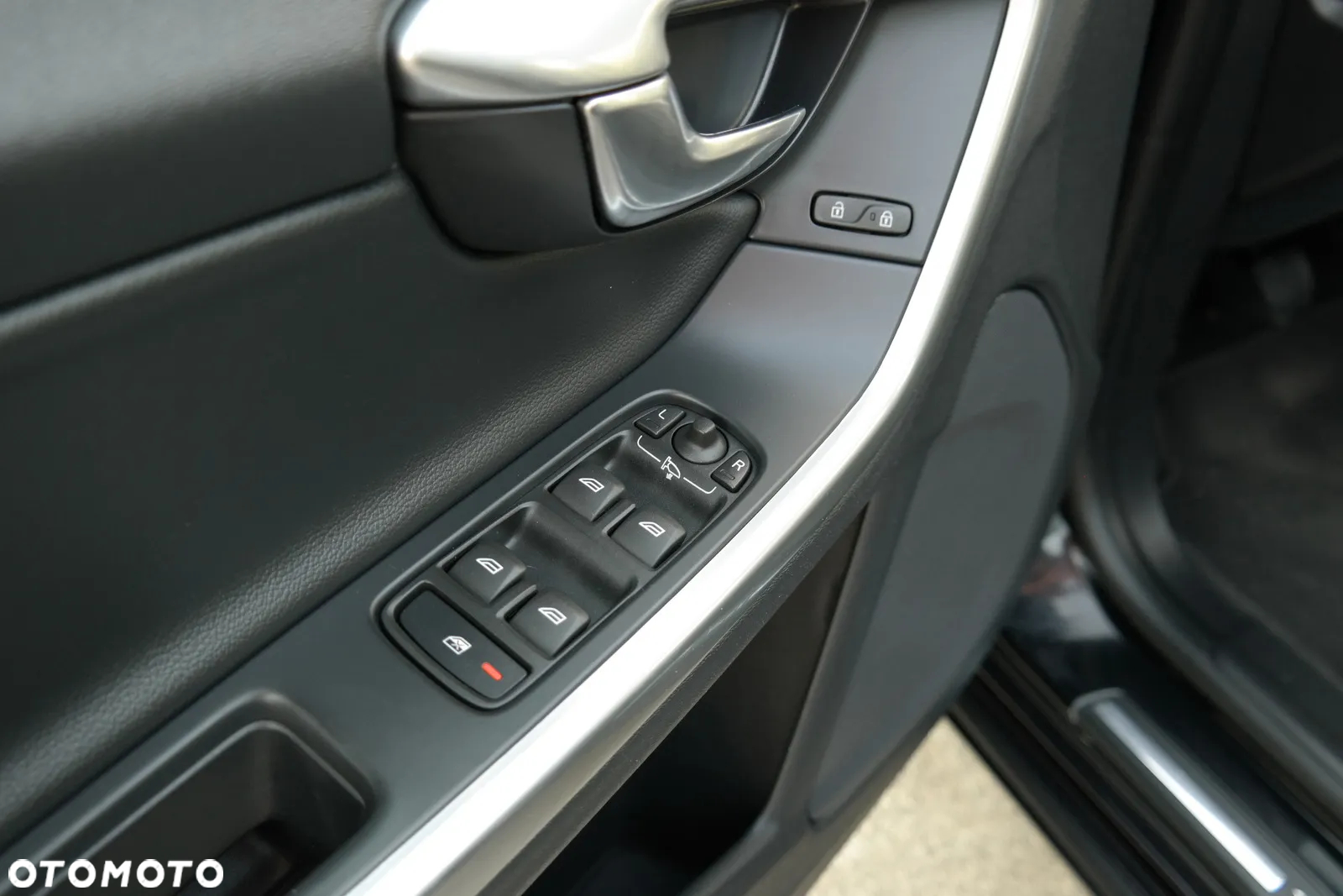 Volvo V60 D4 Drive-E R-Design Momentum - 18