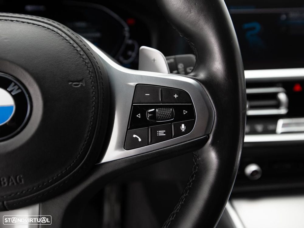 BMW 330 e Pack Desportivo M Auto - 22
