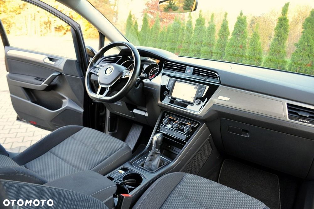 Volkswagen Touran - 25