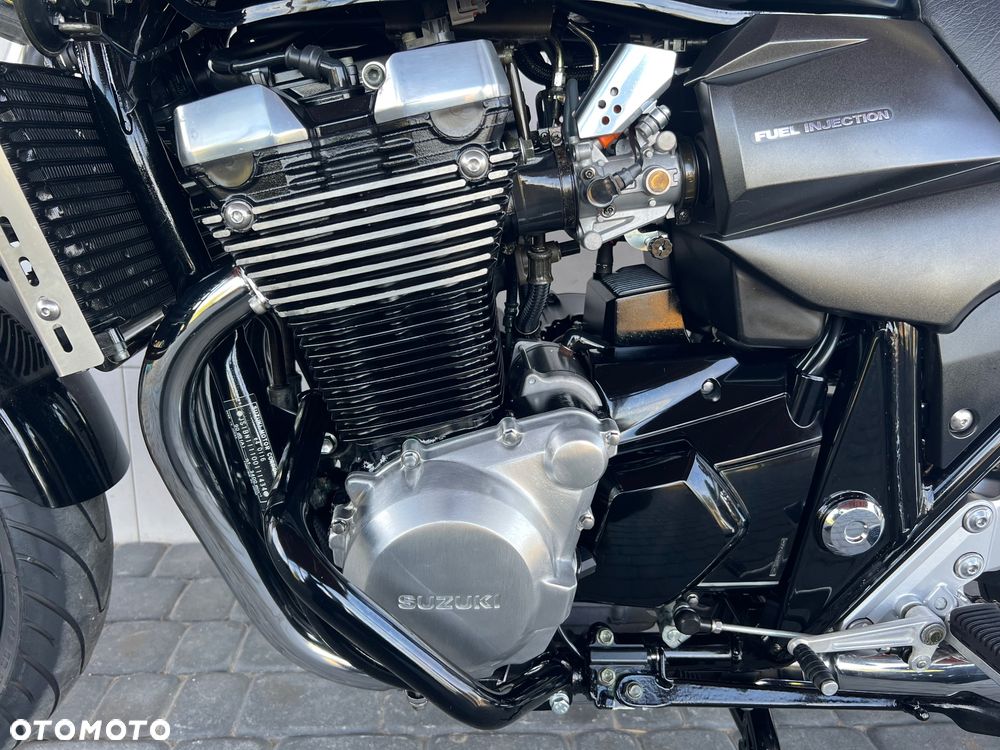 Suzuki GSX - 19