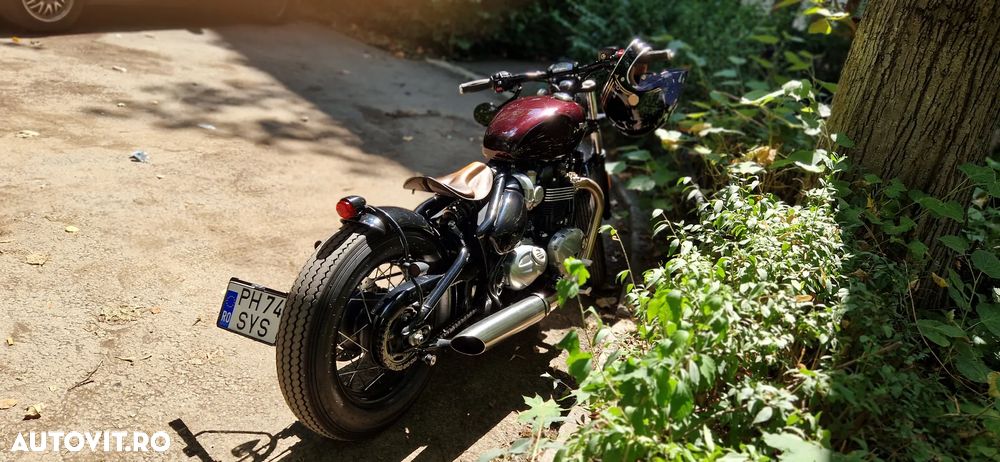 Triumph Bonneville Bobber - 6