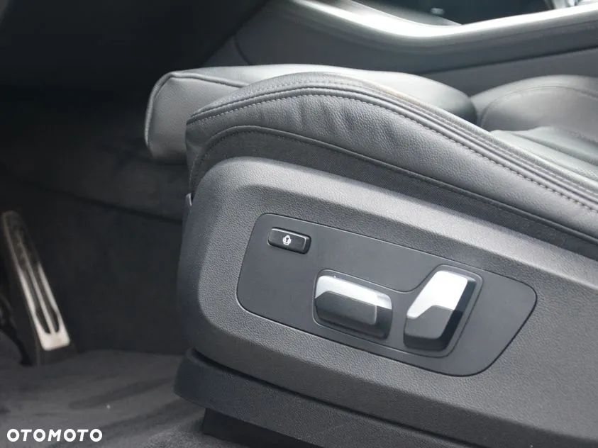 BMW X5 M50i - 10