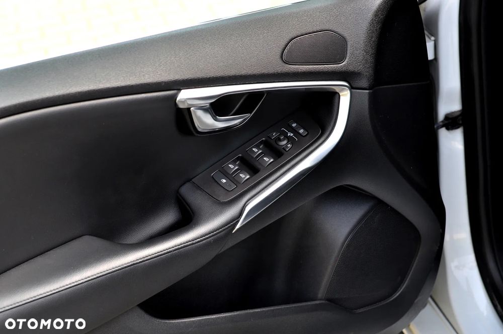 Volvo V40 D4 Summum - 25