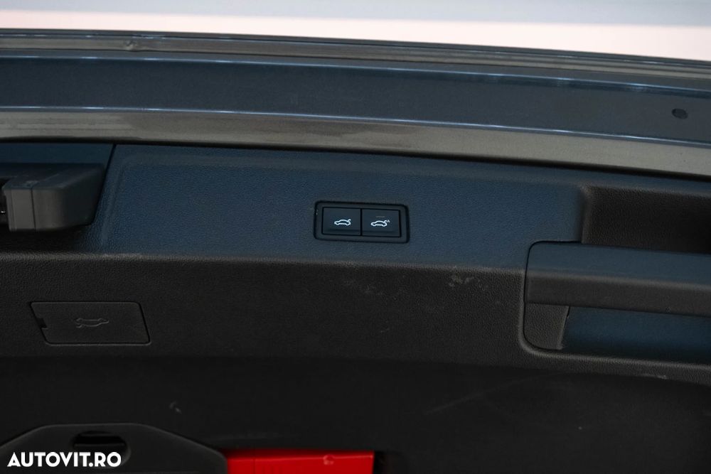 Volkswagen Touareg V6 TDI 4MOTION R-Line - 38