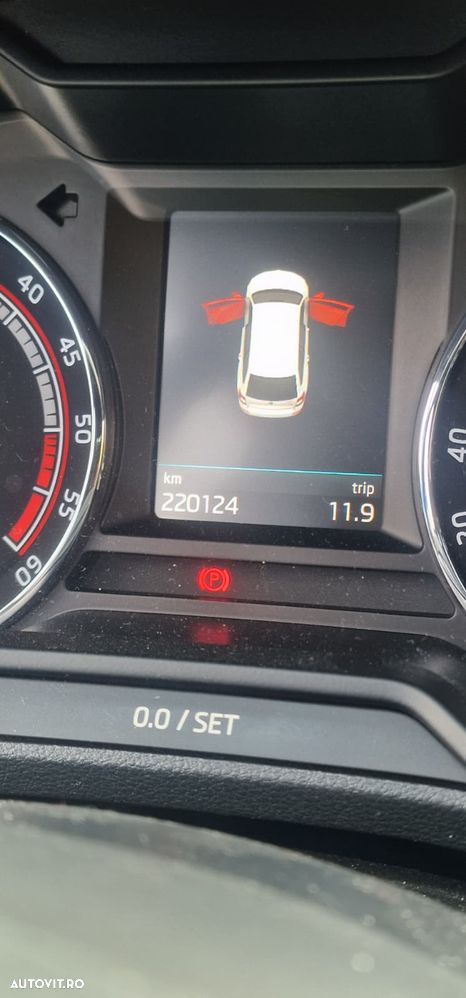 Skoda Octavia 2.0 TDI DSG RS - 9