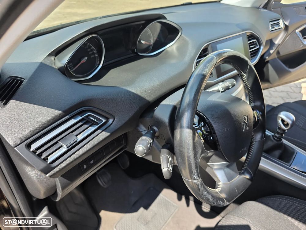 Peugeot 308 130 e-THP Stop & Start Allure - 16