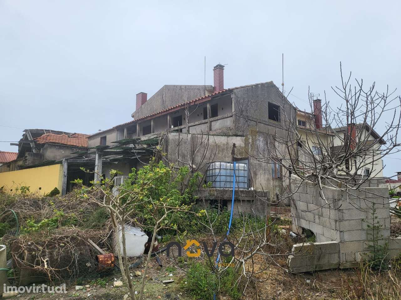 MORADIA T4 PARA RESTAURO EM AGUÇADOURA - Grande imagem: 2/24