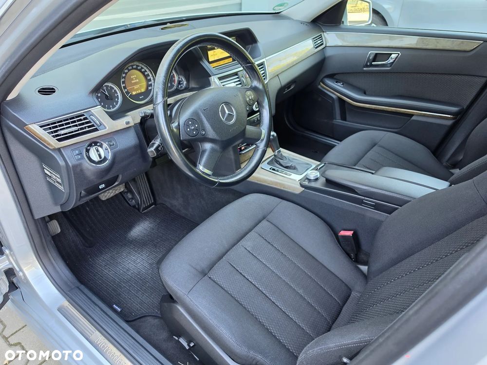 Mercedes-Benz Klasa E 200 CGI BlueEFFICIENCY Automatik Elegance - 7