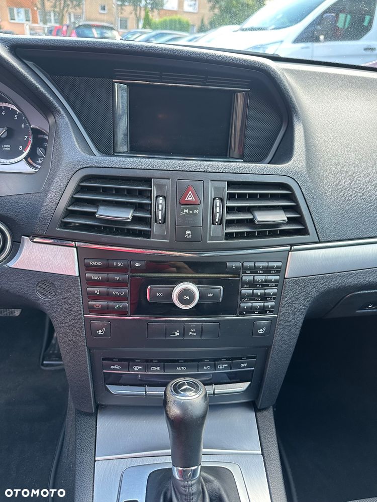 Mercedes-Benz Klasa E 250 CGI BlueEffICIENCY - 25