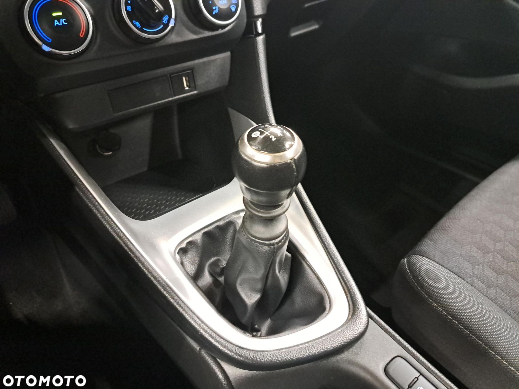 Toyota Yaris - 24