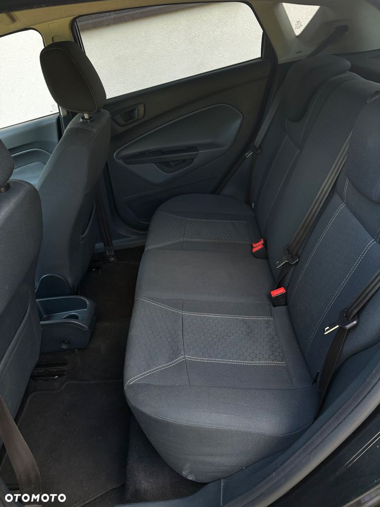 Ford Fiesta 1.6 TDCi DPF Titanium - 11