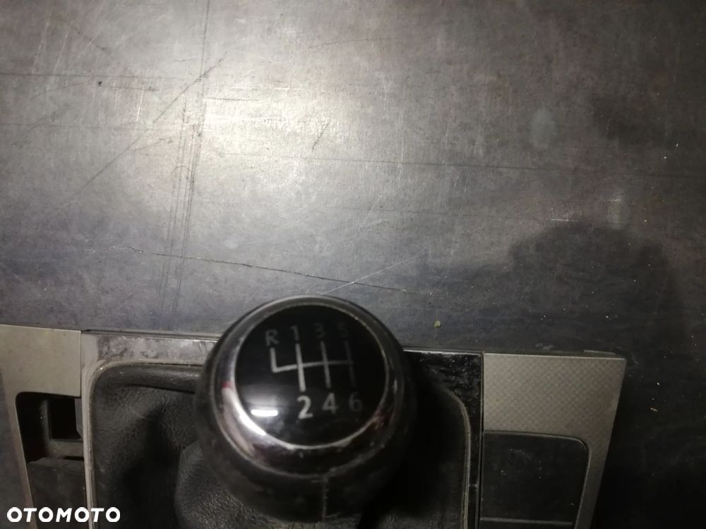 RAMKA ZMIANY BIEGÓW VW PASSAT B6 3C0864263 - 2