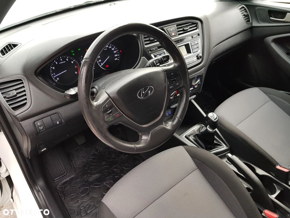 Hyundai i20 blue 1.2 Trend - 20