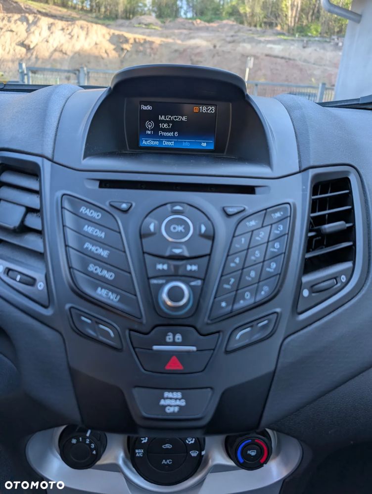 Ford Fiesta - 12