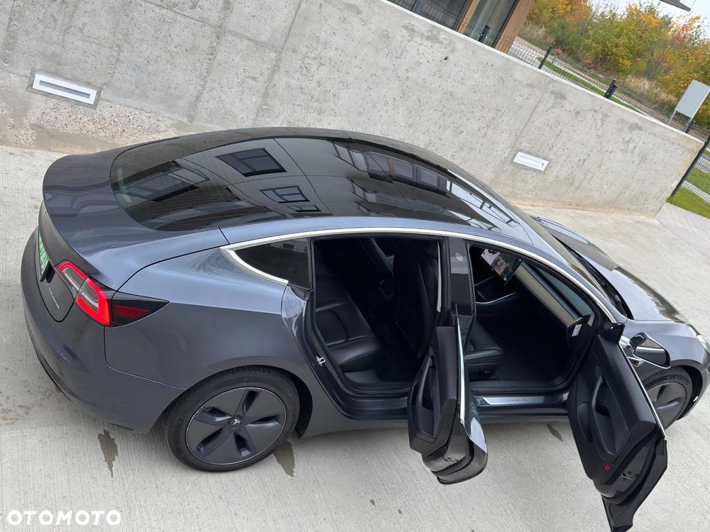 Tesla Model 3 - 25